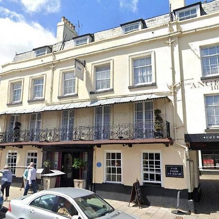 ホテル The Angel & Blue Pig リミントン エクステリア 写真